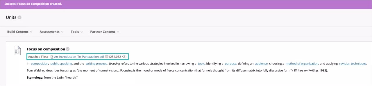 Concentre-se no conteúdo da composição com o arquivo anexado destacado em azul
