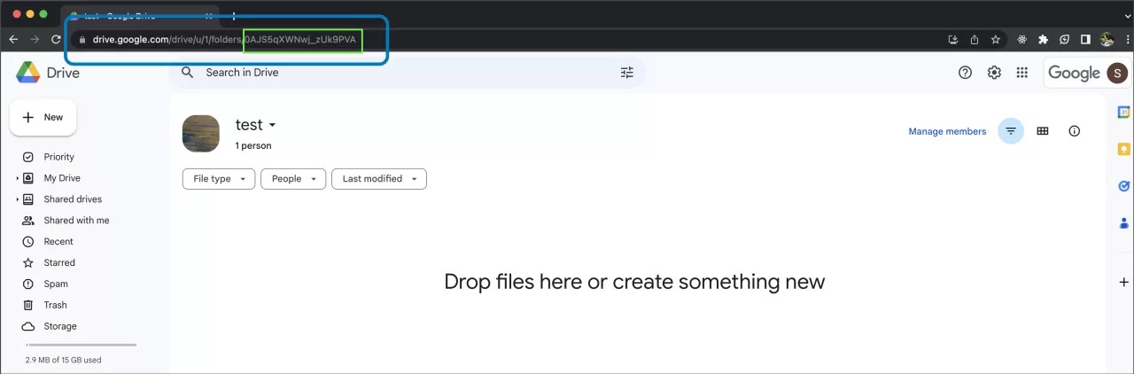 De gebruikersinterface voor Google Workspace met de map-URL in het URL-veld van de browser gemarkeerd in blauw. Het deel van de URL dat moet worden gekopieerd, is groen gemarkeerd.