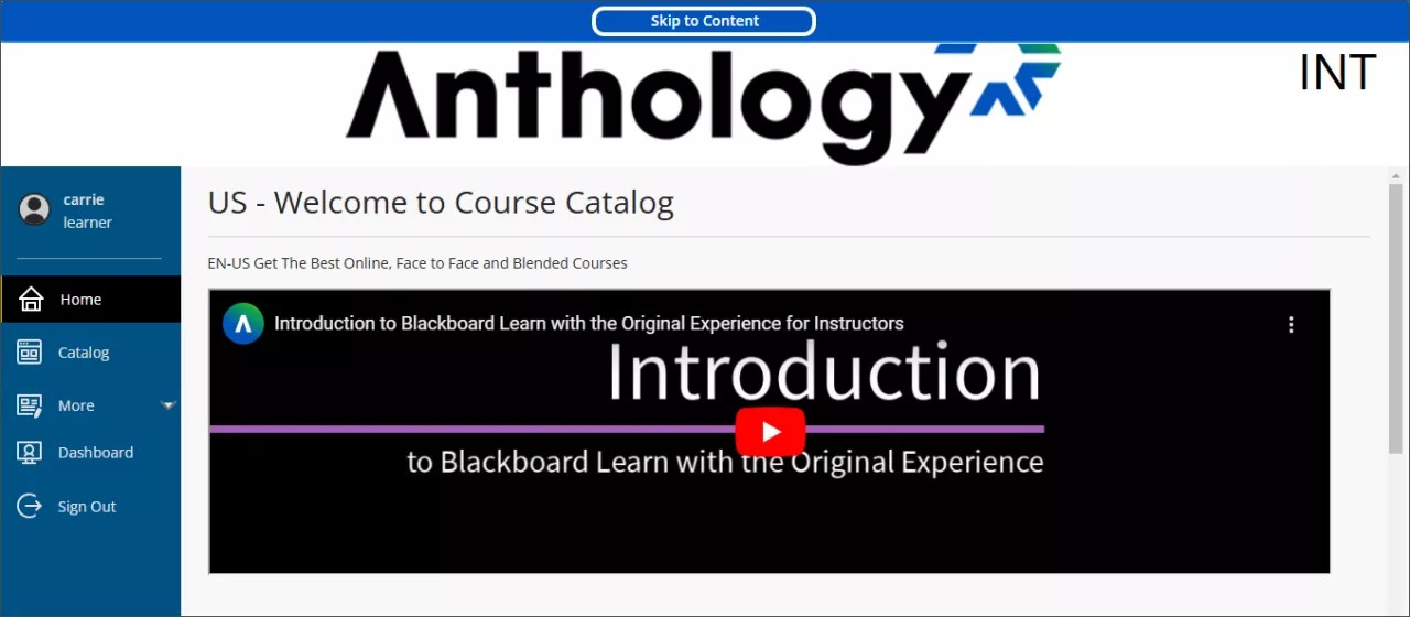 La page d'accueil du catalogue de cours avec le bouton Passer au contenu en surbrillance